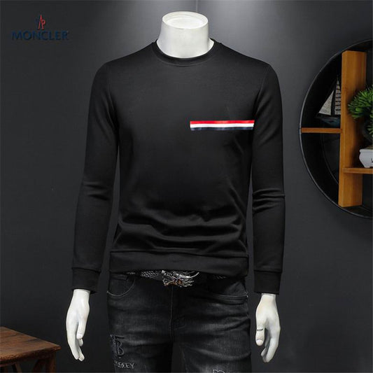 Le sweat Moncler combine élégance et confort. Son design raffiné et ses matériaux haut de gamme en font un choix incontournable pour les amateurs de mode.