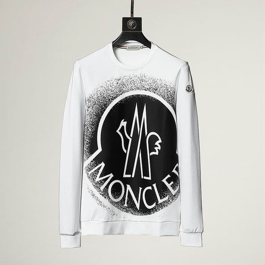 Le sweat Moncler combine élégance et confort. Son design raffiné et ses matériaux haut de gamme en font un choix incontournable pour les amateurs de mode.