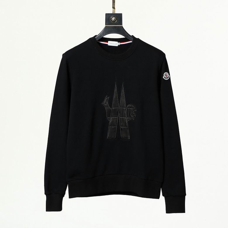 Le sweat Moncler combine élégance et confort. Son design raffiné et ses matériaux haut de gamme en font un choix incontournable pour les amateurs de mode.
