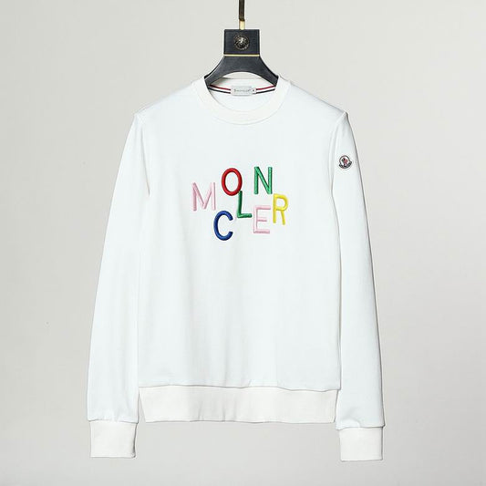 Le sweat Moncler combine élégance et confort. Son design raffiné et ses matériaux haut de gamme en font un choix incontournable pour les amateurs de mode.