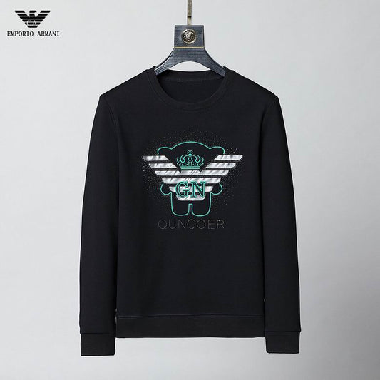 Le Sweat Armani Homme allie élégance et modernité.