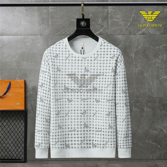 Le Sweat Armani Homme allie élégance et modernité.
