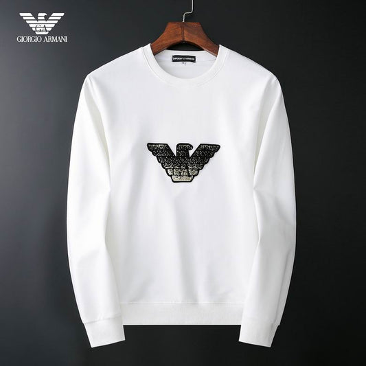 Le Sweat Armani Homme allie élégance et modernité.