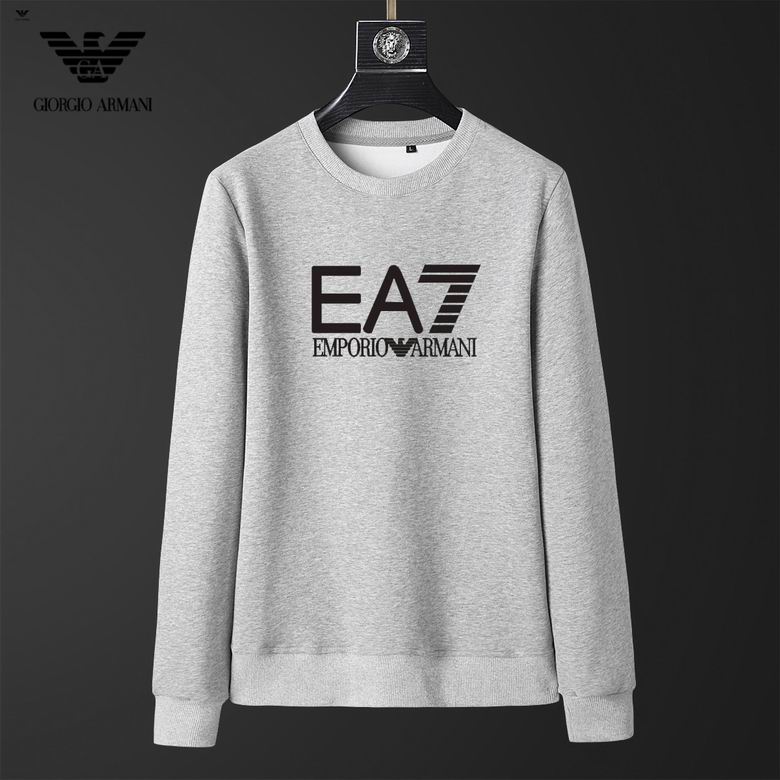 Le Sweat Armani Homme allie élégance et modernité.