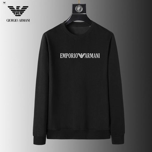 Le Sweat Armani Homme allie élégance et modernité.