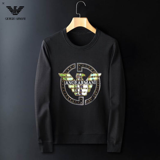Le Sweat Armani Homme allie élégance et modernité.