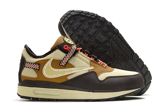 Les baskets Nike Air Max 1 Femme incarnent l’héritage emblématique de la marque Nike, combinant un design intemporel avec des touches modernes.