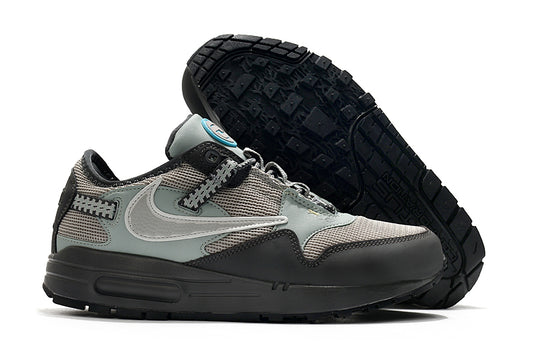 Les baskets Nike Air Max 1 Femme incarnent l’héritage emblématique de la marque Nike, combinant un design intemporel avec des touches modernes.