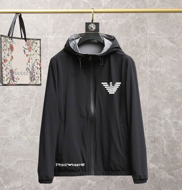 Les vestes Armani allient élégance et modernité. Leur design sophistiqué et leurs matériaux haut de gamme en font un choix incontournable.pas cher. Le moins cher.