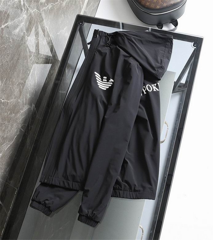 Les vestes Armani allient élégance et modernité. Leur design sophistiqué et leurs matériaux haut de gamme en font un choix incontournable.pas cher. Le moins cher.