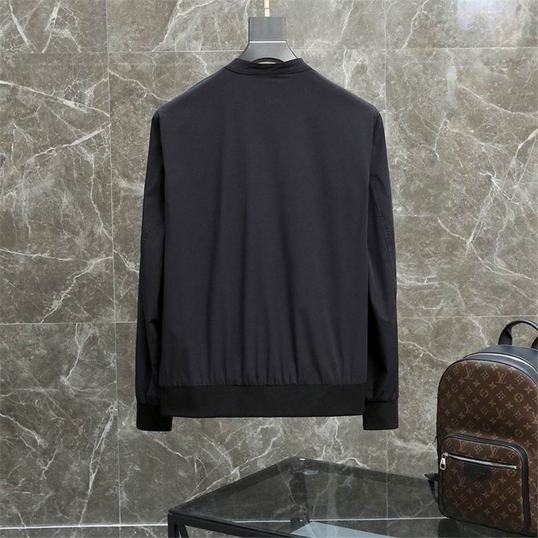 Les vestes Armani allient élégance et modernité. Leur design sophistiqué et leurs matériaux haut de gamme en font un choix incontournable.pas cher. Le moins cher.