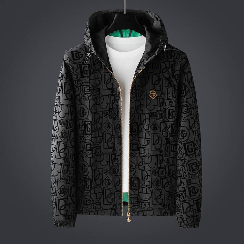 Profitez du mélange parfait de style et de fonctionnalité avec les vestes Dolce Gabbana, conçus pour ceux qui recherchent l'excellence en termes de confort et de performance.