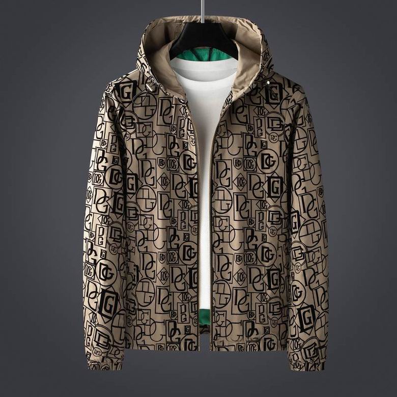 Profitez du mélange parfait de style et de fonctionnalité avec les vestes Dolce Gabbana, conçus pour ceux qui recherchent l'excellence en termes de confort et de performance.