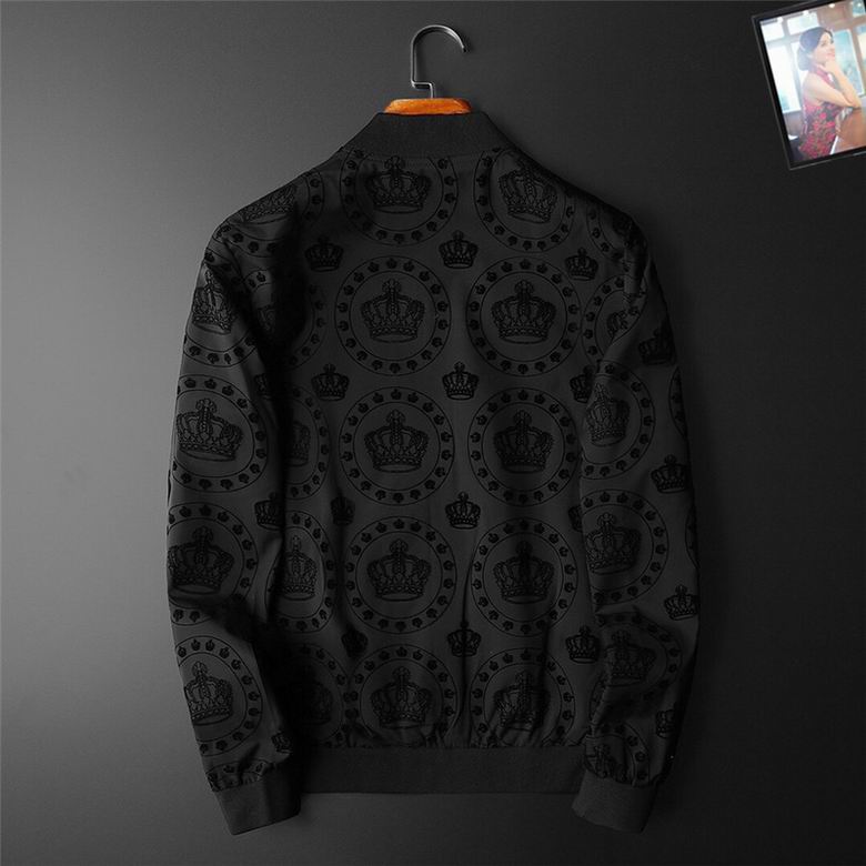 Profitez du mélange parfait de style et de fonctionnalité avec les vestes Dolce Gabbana, conçus pour ceux qui recherchent l'excellence en termes de confort et de performance.