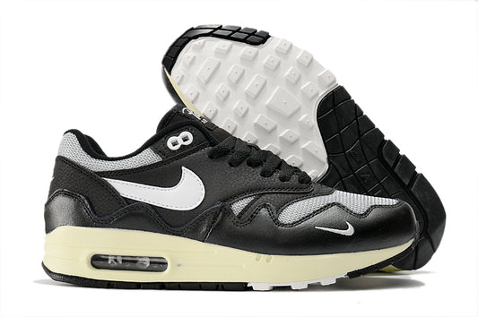 Les baskets Nike Air Max 1 Femme incarnent l’héritage emblématique de la marque Nike, combinant un design intemporel avec des touches modernes.