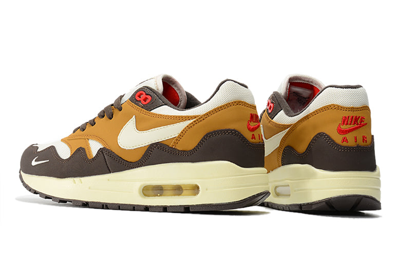 Les baskets Nike Air Max 1 Femme incarnent l’héritage emblématique de la marque Nike, combinant un design intemporel avec des touches modernes.