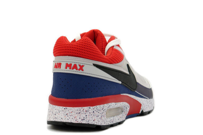 Les baskets Nike Air Max BW Femme, aussi connues sous le nom de "Big Window" en raison de leur bulle d'air plus large, incarnent un style iconique qui traverse les décennies.