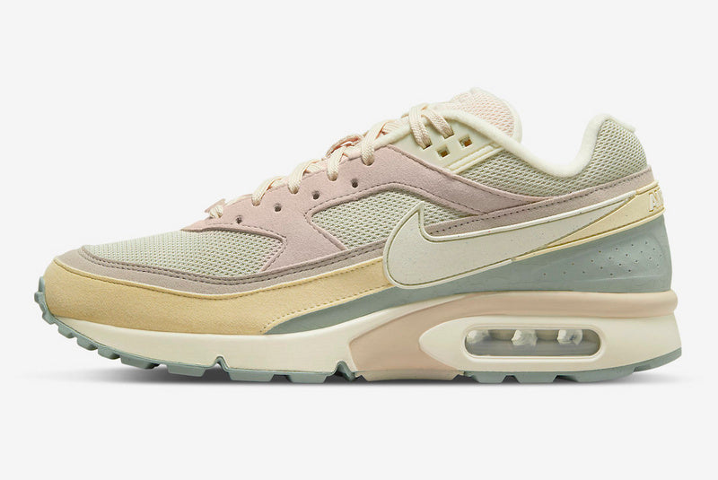 Résultats de l'évolution emblématique de la ligne Nike, les Nike Air Max BW OG Cream sont un témoignage de l'engagement de Nike à combiner style et innovation.