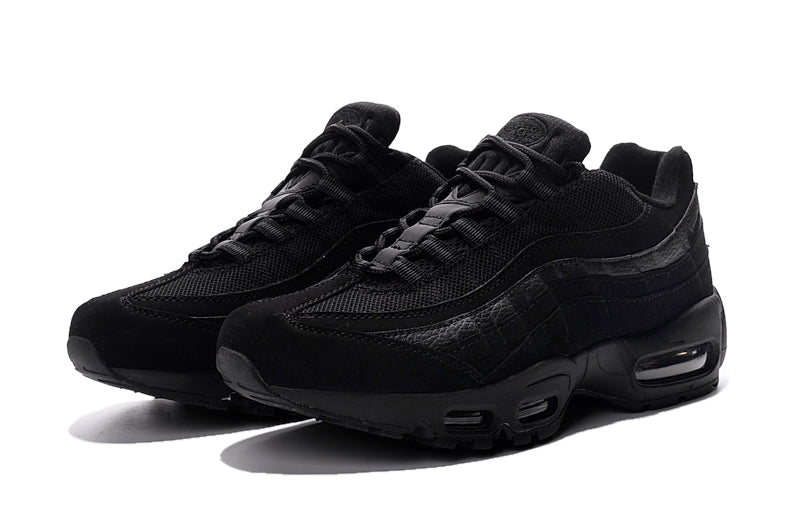 Les baskets Nike Air Max 95 Femme incarnent parfaitement l'évolution emblématique de la ligne Nike.