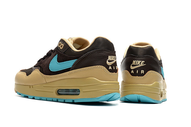 Les baskets Nike Air Max 1 Femme incarnent l’héritage emblématique de la marque Nike, combinant un design intemporel avec des touches modernes.