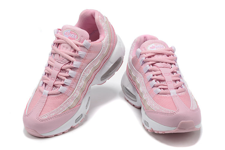Les baskets Nike Air Max 95 Femme incarnent parfaitement l'évolution emblématique de la ligne Nike.