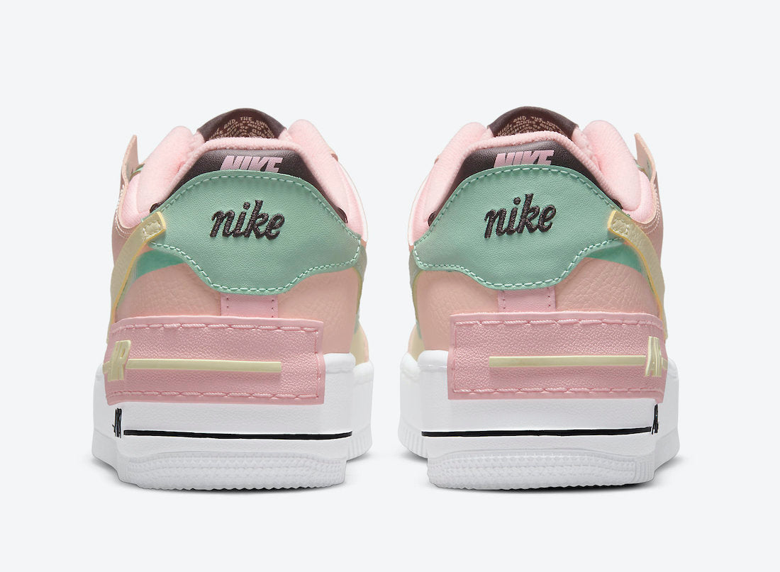 Les Nike Air Force 1 Shadow Femme sont disponibles dans une gamme de coloris variés pour s'adapter à tous les styles.