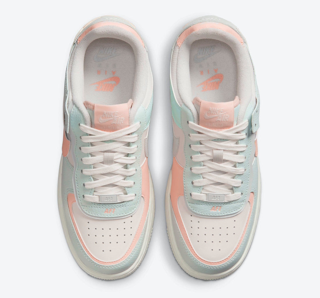 Les Nike Air Force 1 Shadow Femme sont disponibles dans une gamme de coloris variés pour s'adapter à tous les styles.