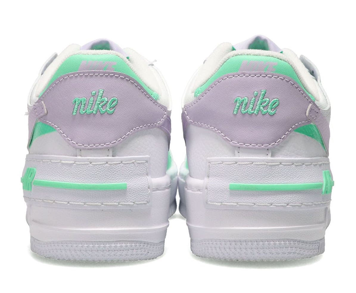 Les Nike Air Force 1 Shadow Femme sont disponibles dans une gamme de coloris variés pour s'adapter à tous les styles.