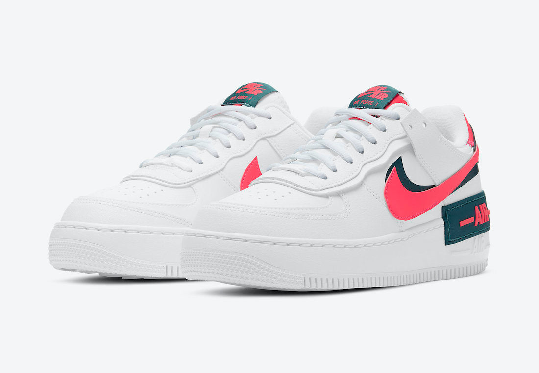 Les Nike Air Force 1 Shadow Femme sont disponibles dans une gamme de coloris variés pour s'adapter à tous les styles.