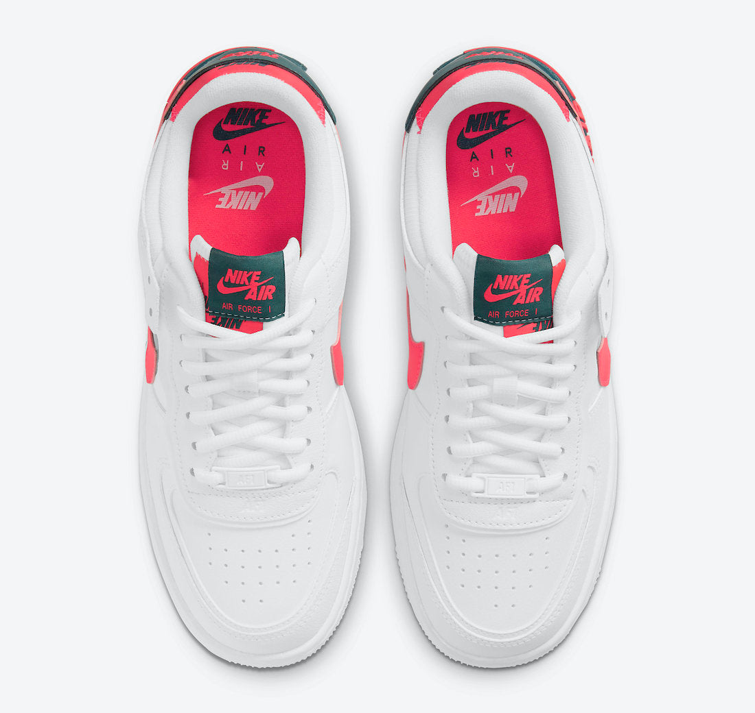 Les Nike Air Force 1 Shadow Femme sont disponibles dans une gamme de coloris variés pour s'adapter à tous les styles.
