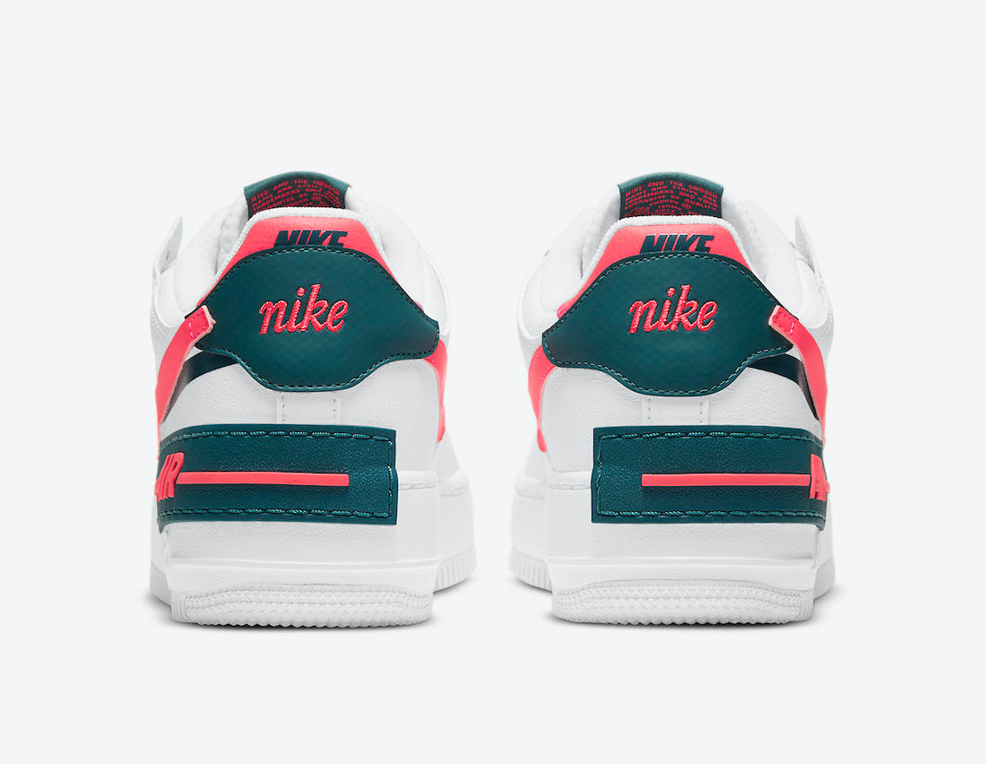 Les Nike Air Force 1 Shadow Femme sont disponibles dans une gamme de coloris variés pour s'adapter à tous les styles.