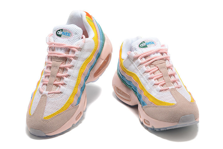 Les baskets Nike Air Max 95 Femme incarnent parfaitement l'évolution emblématique de la ligne Nike.