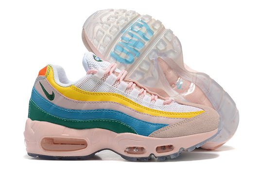 Les baskets Nike Air Max 95 Femme incarnent parfaitement l'évolution emblématique de la ligne Nike.