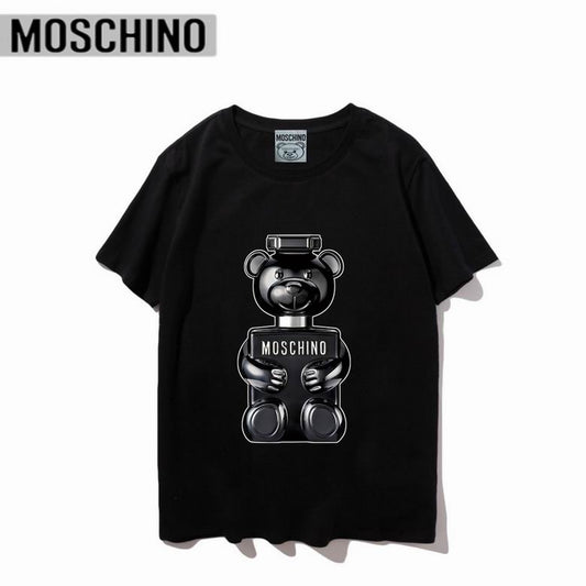 T-shirts Moschino Femme offrent une élégance et un confort inégalés.