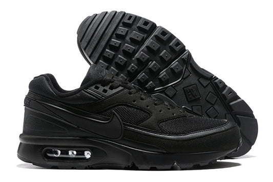 Les baskets Nike Air Max BW Femme, aussi connues sous le nom de "Big Window" en raison de leur bulle d'air plus large, incarnent un style iconique qui traverse les décennies.