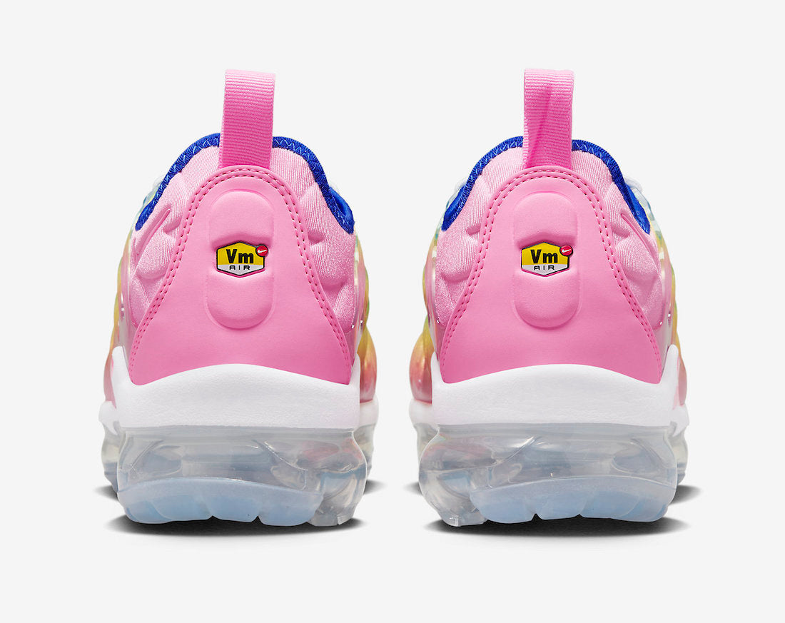 Les Nike Air Vapormax Plus TN Femme incarnent une fusion audacieuse entre l’héritage des baskets TN des années 90 et l’innovation moderne de la technologie Vapormax.