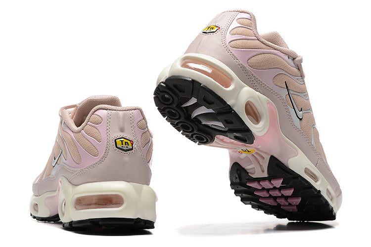 les baskets Nike TN Air Max Plus sont un témoignage de l'engagement de Nike à combiner style et innovation.