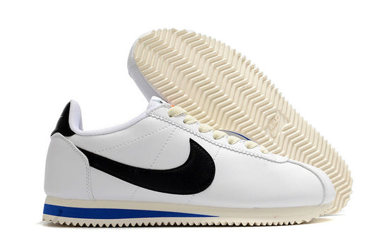 Résultats de l'évolution emblématique de la ligne Nike, les baskets Nike Cortez Femme sont un témoignage de l'engagement de Nike à combiner style et innovation.