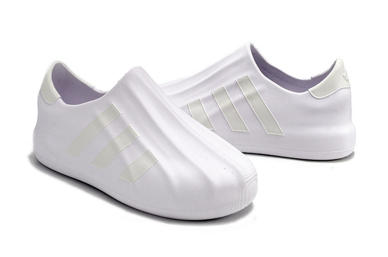 Les baskets Adidas Superstar AdiFoM Femme , emblématiques et polyvalentes, sont synonymes de style et de confort depuis leur création.