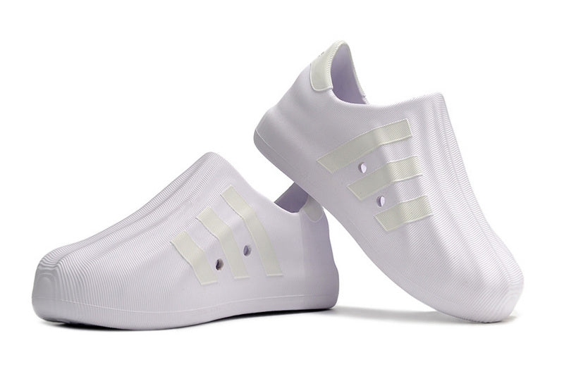Les baskets Adidas Superstar AdiFoM Femme , emblématiques et polyvalentes, sont synonymes de style et de confort depuis leur création.