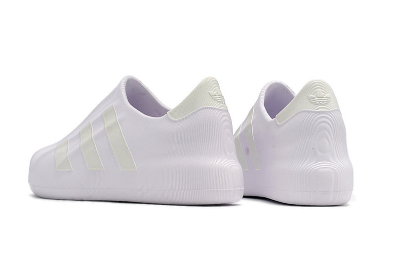 Les baskets Adidas Superstar AdiFoM Femme , emblématiques et polyvalentes, sont synonymes de style et de confort depuis leur création.