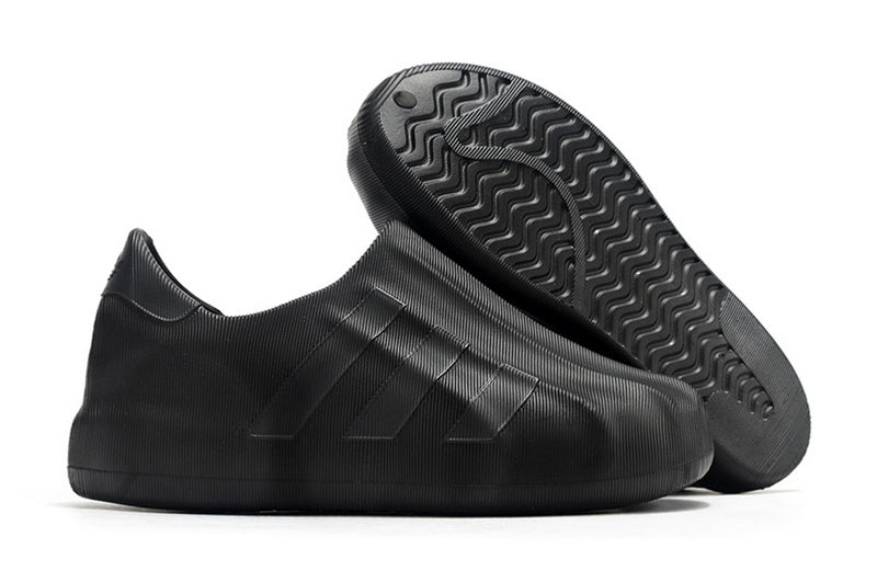 Les baskets Adidas Superstar AdiFoM Femme , emblématiques et polyvalentes, sont synonymes de style et de confort depuis leur création.