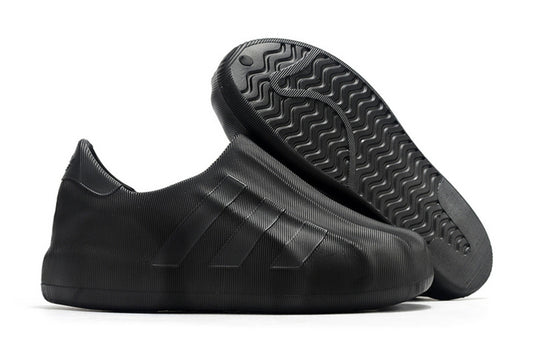 Les baskets Adidas Superstar AdiFoM Femme , emblématiques et polyvalentes, sont synonymes de style et de confort depuis leur création.