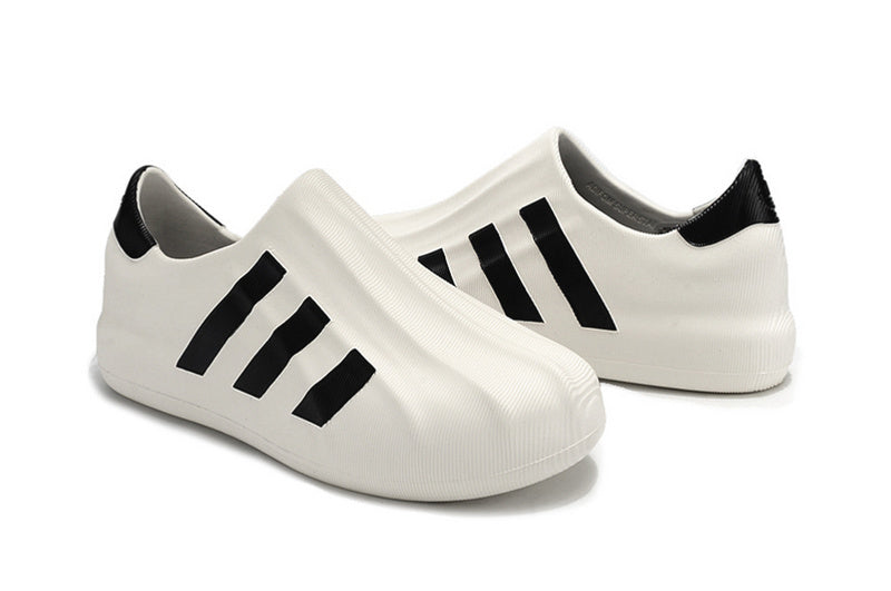 Les baskets Adidas Superstar AdiFoM Femme , emblématiques et polyvalentes, sont synonymes de style et de confort depuis leur création.