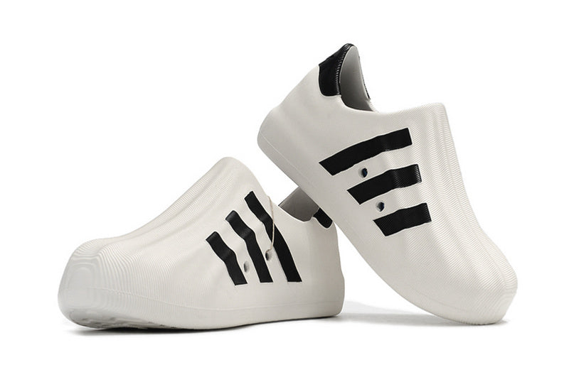Les baskets Adidas Superstar AdiFoM Femme , emblématiques et polyvalentes, sont synonymes de style et de confort depuis leur création.