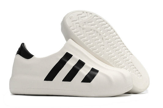 Les baskets Adidas Superstar AdiFoM Femme , emblématiques et polyvalentes, sont synonymes de style et de confort depuis leur création.