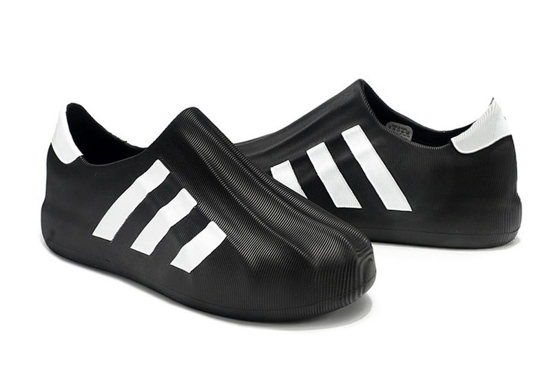 Les baskets Adidas Superstar AdiFoM Femme , emblématiques et polyvalentes, sont synonymes de style et de confort depuis leur création.