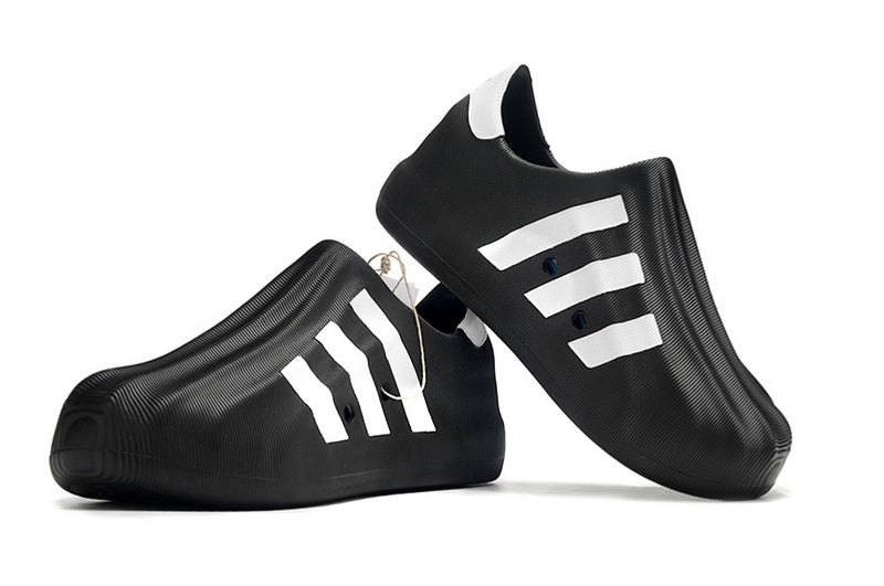 Les baskets Adidas Superstar AdiFoM Femme , emblématiques et polyvalentes, sont synonymes de style et de confort depuis leur création.