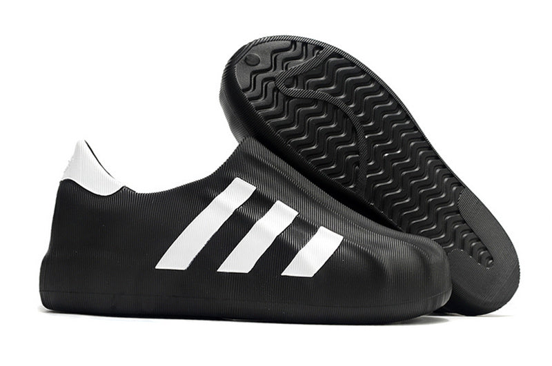 Les baskets Adidas Superstar AdiFoM Femme , emblématiques et polyvalentes, sont synonymes de style et de confort depuis leur création.