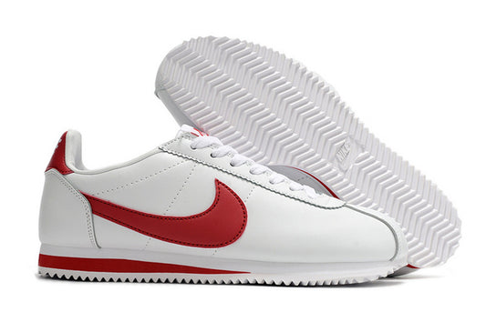Résultats de l'évolution emblématique de la ligne Nike, les baskets Nike Cortez Femme sont un témoignage de l'engagement de Nike à combiner style et innovation.
